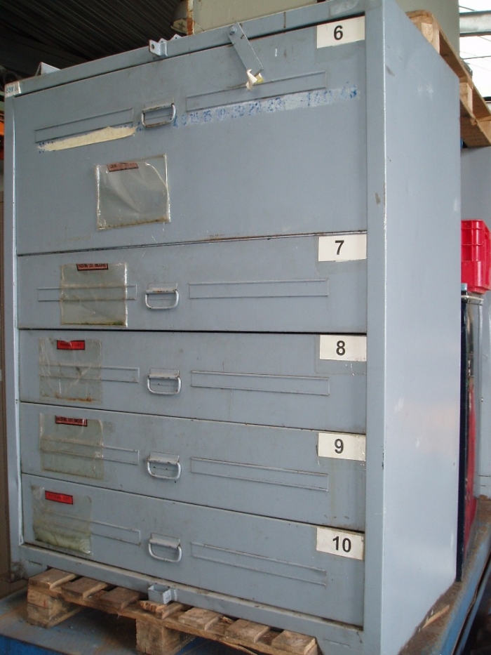 Metalen meerdere schuiven - Ijzeren bureau materiaal - Tweedehands materiaal - Oude metalen en oud ijzer Desender